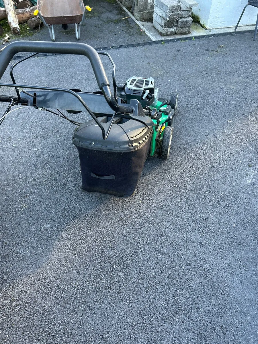 Walk behind lawnmower - Image 2