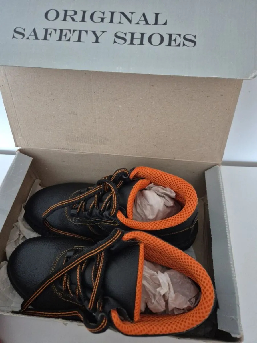 Longstone safety boots, NEW! - Image 1