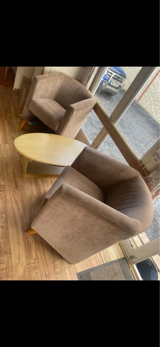 Reading chairs - Image 1