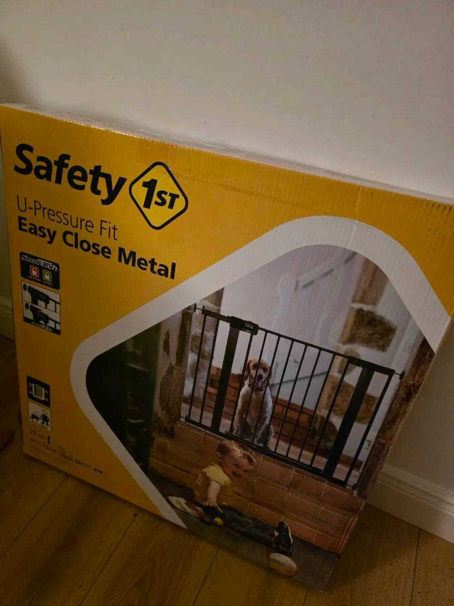 Baby gate (New never opened)
