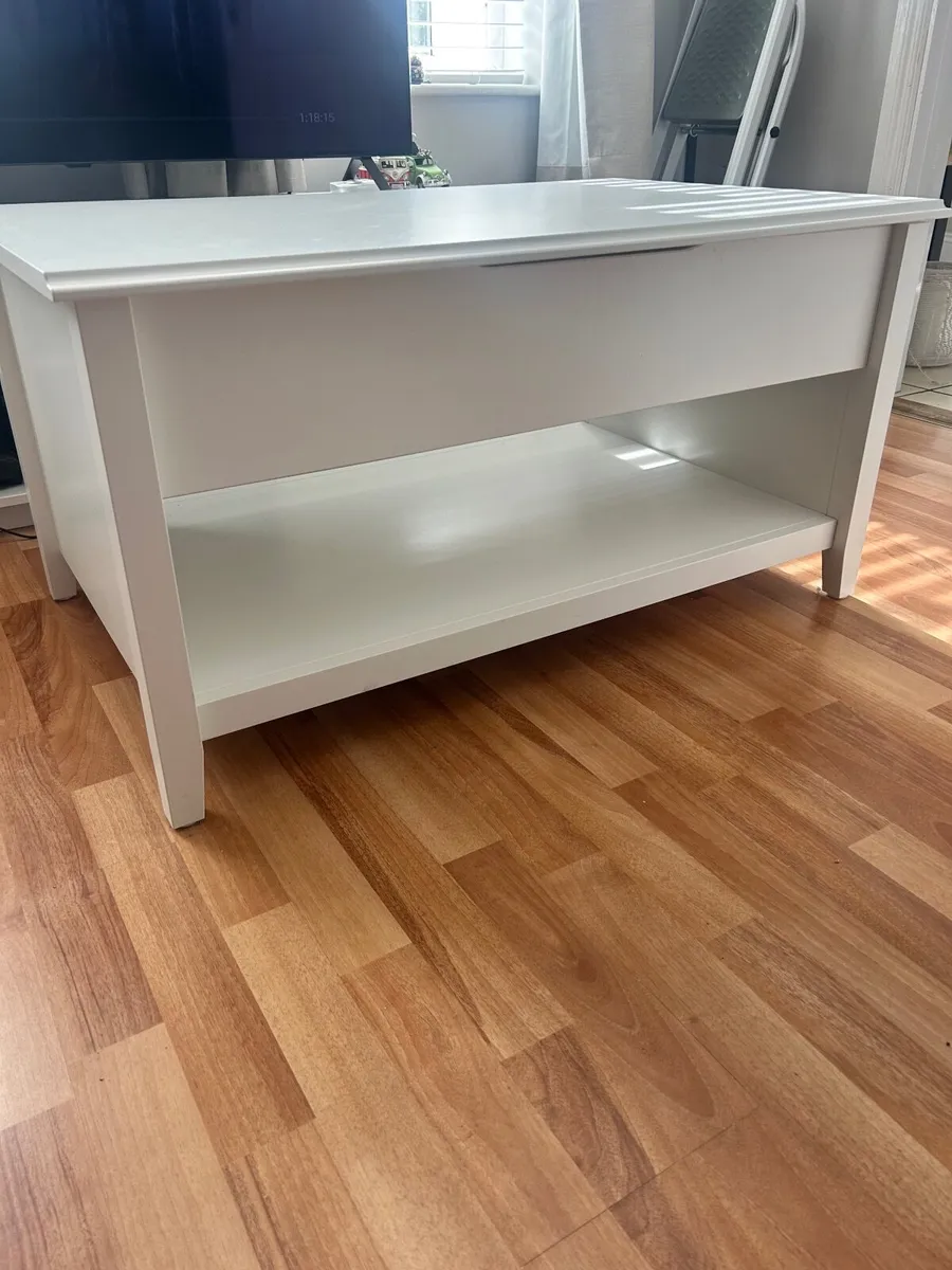 White coffee table - Image 1