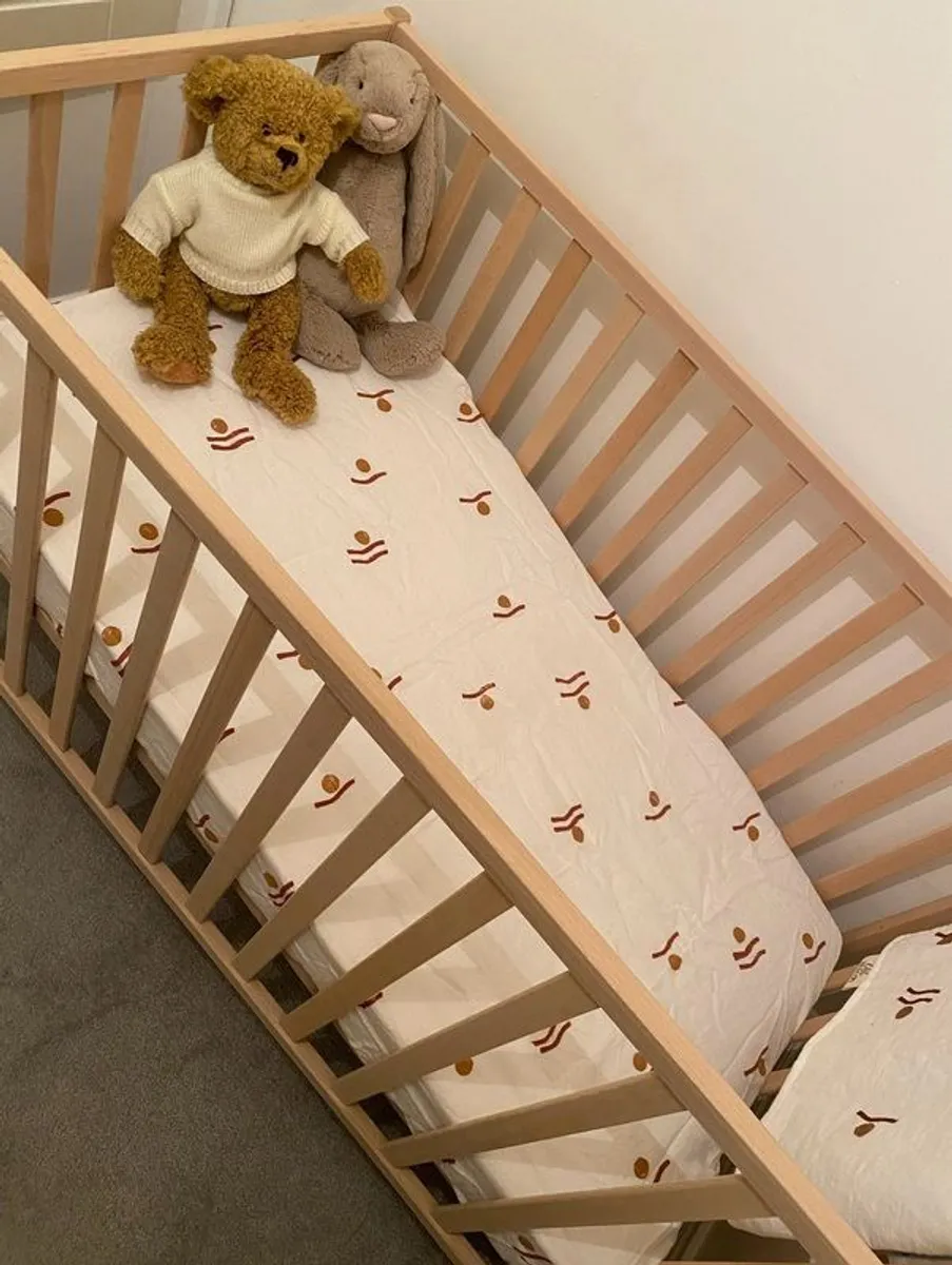 Oak cot and ikea changing table - Image 4