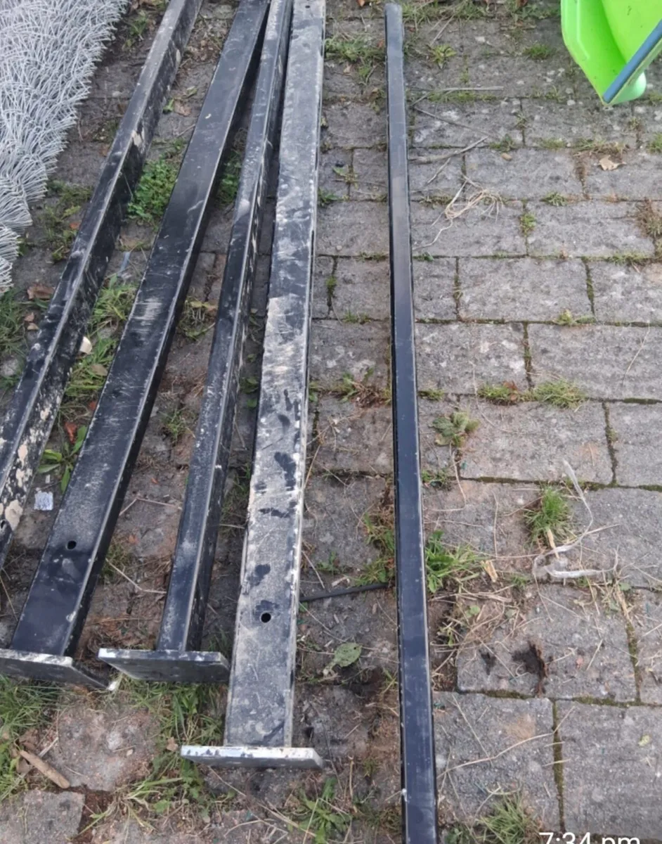 New Steel fence post. - Image 1