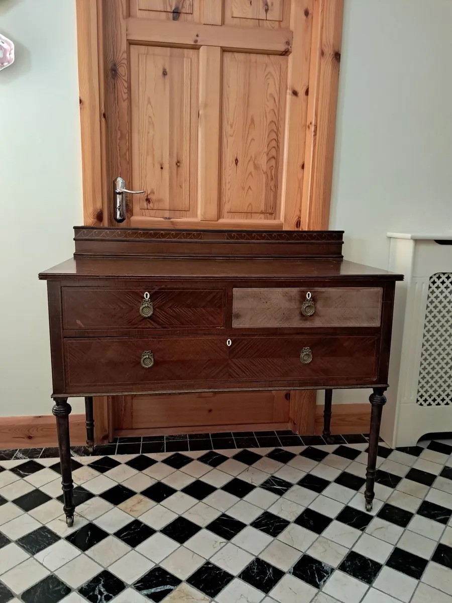 Bedroom dresser/ chest of drawers. - Image 1