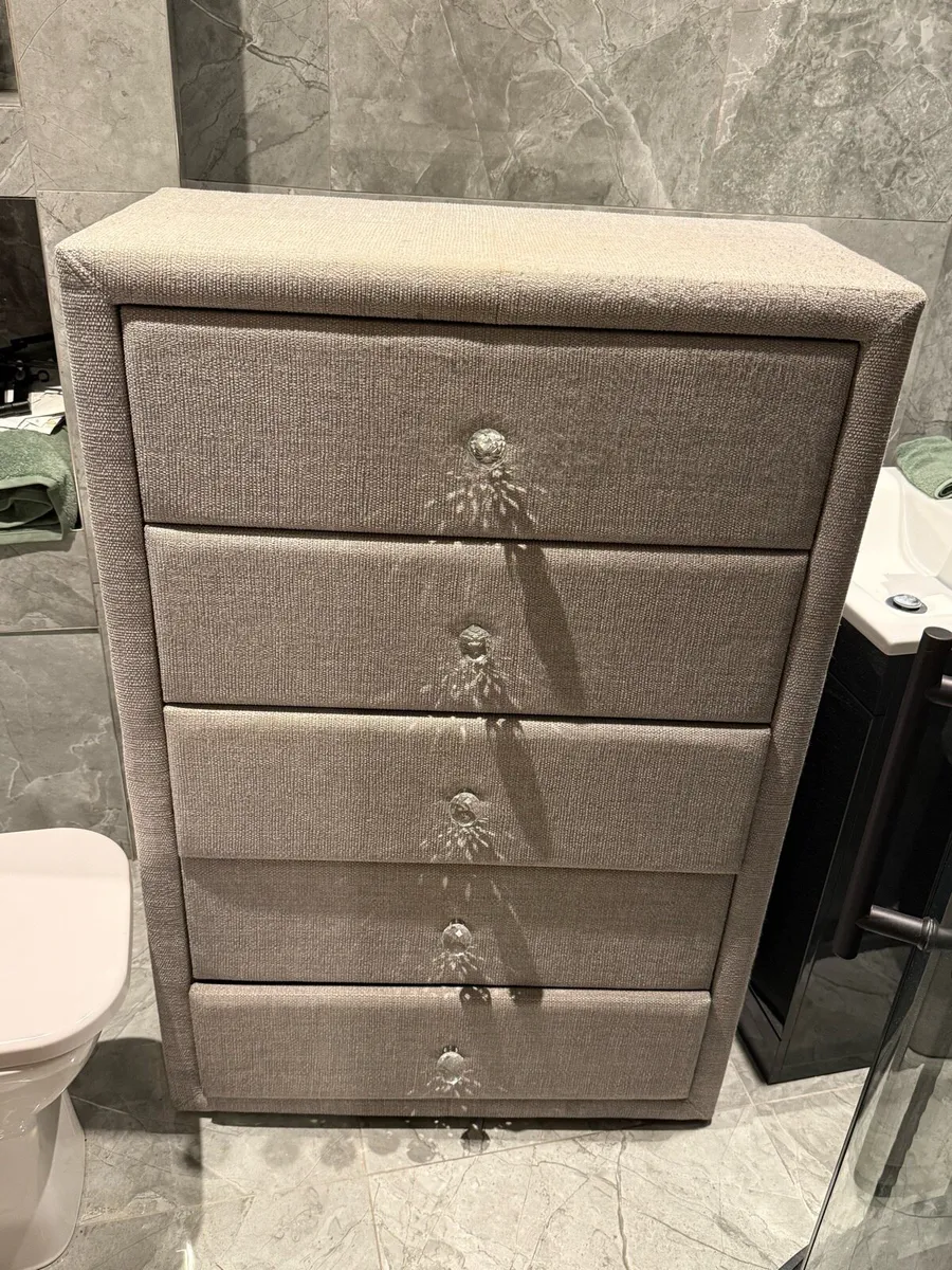 Bedroom furniture - Image 2