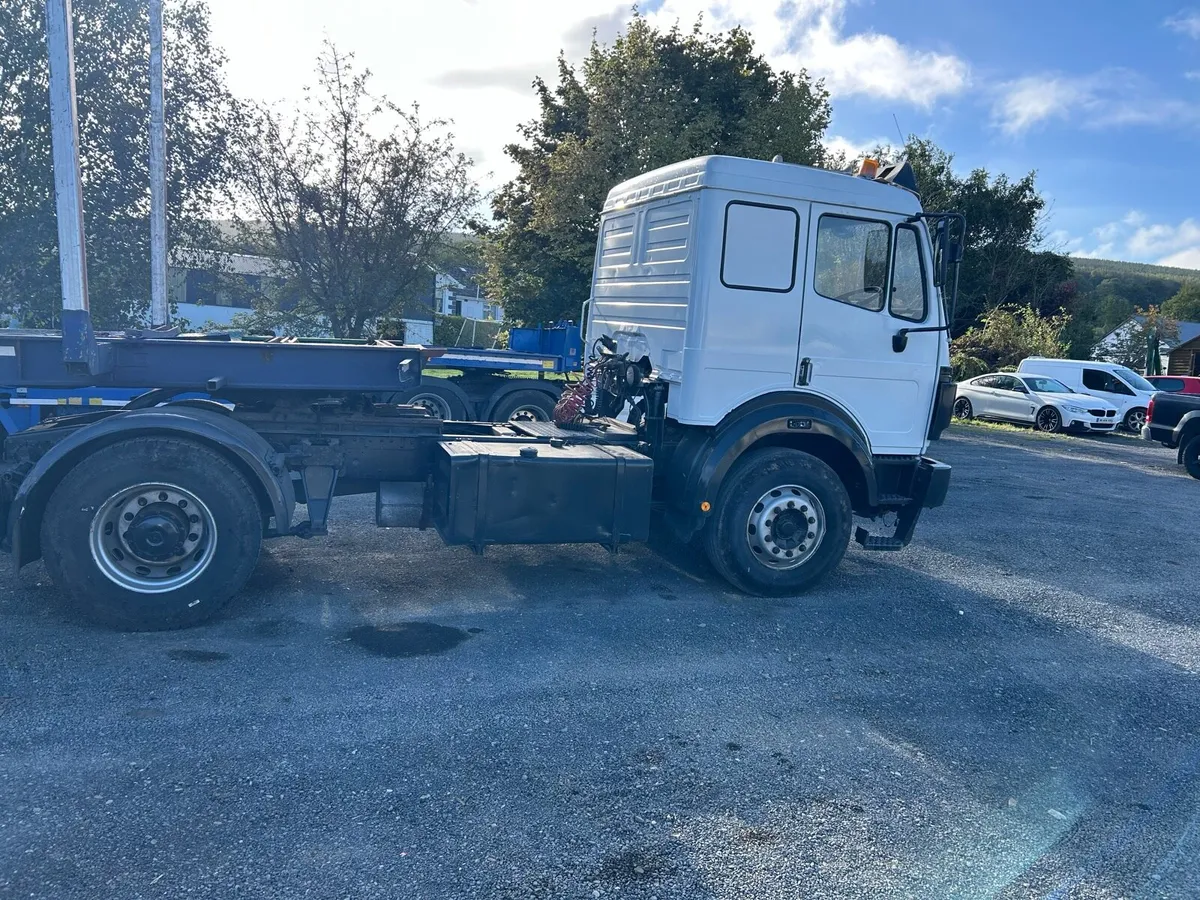 Mercedes 1834 - Image 2