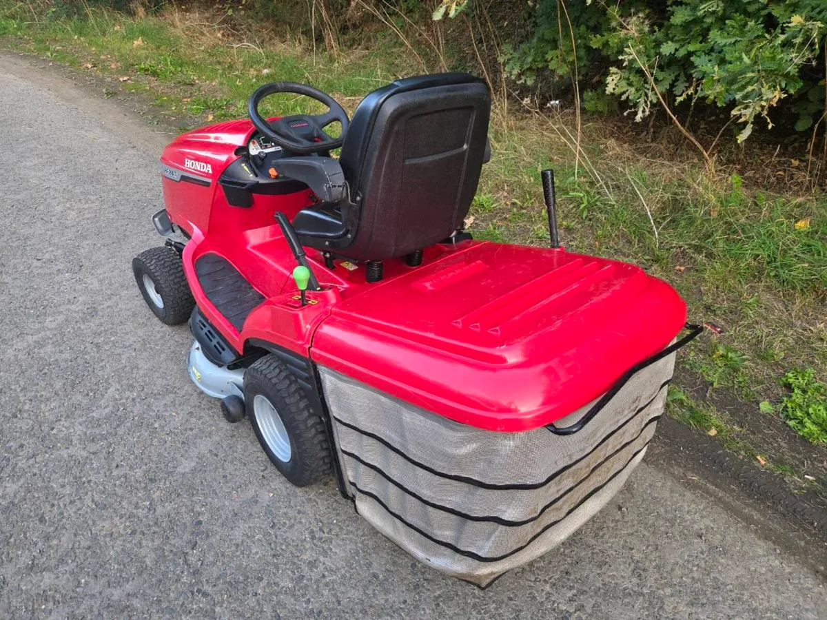 2021 honda 2417 ride on - Image 2