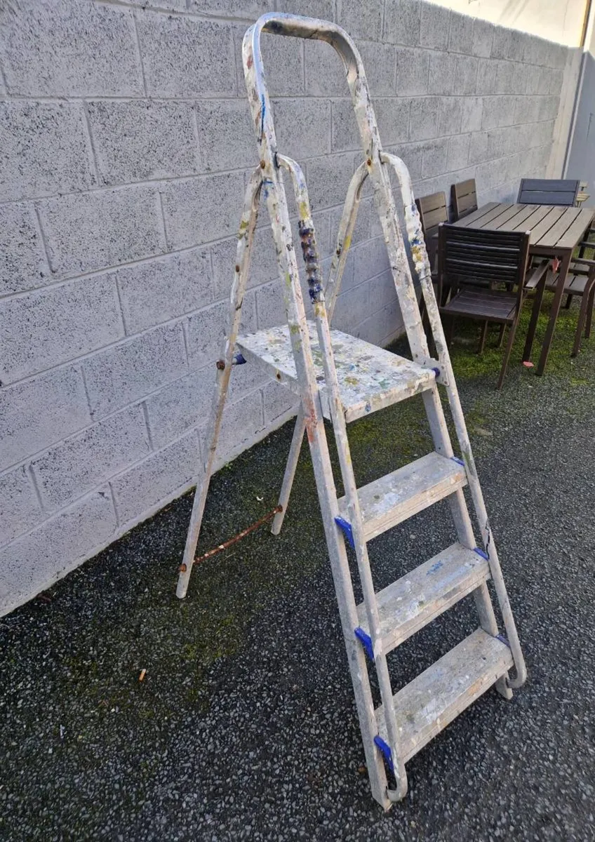 Step ladder