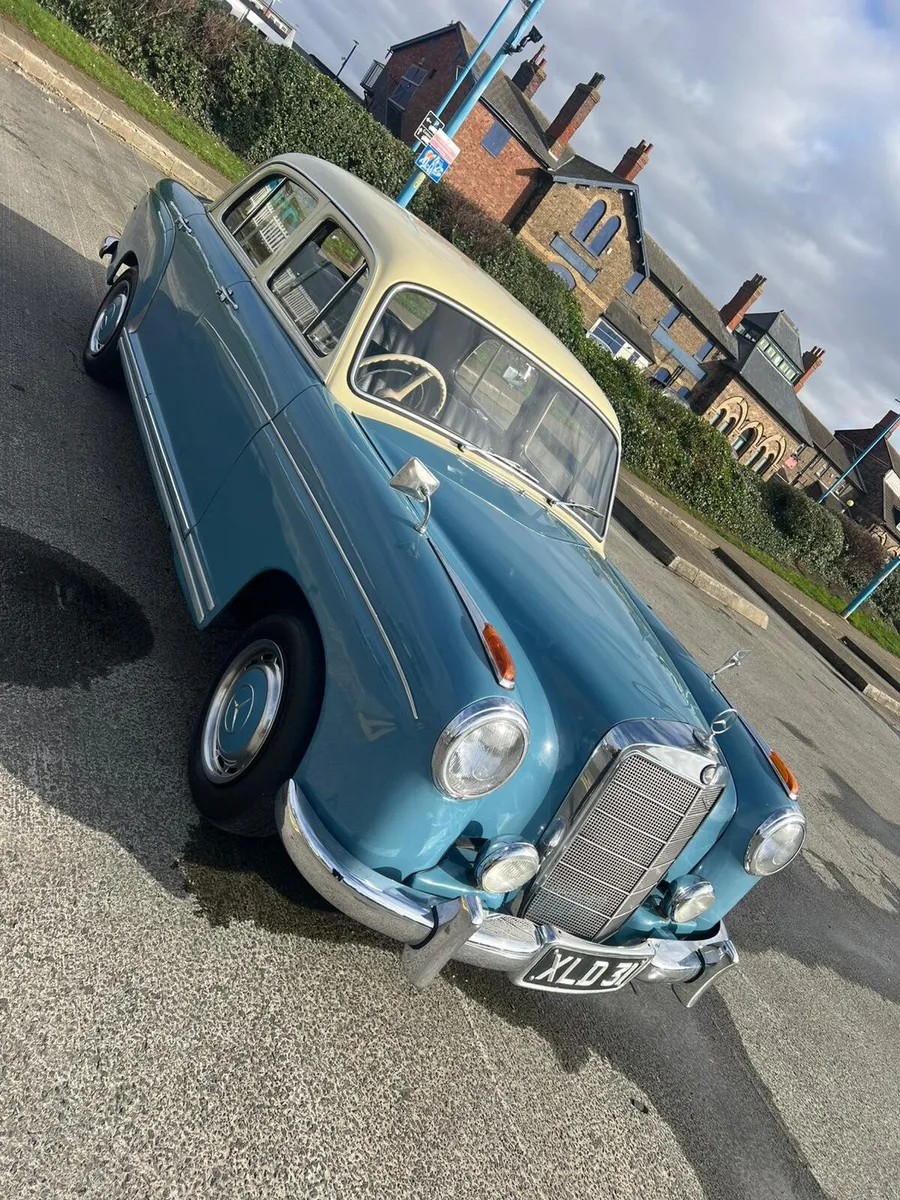 Mercedes 220s - Image 1