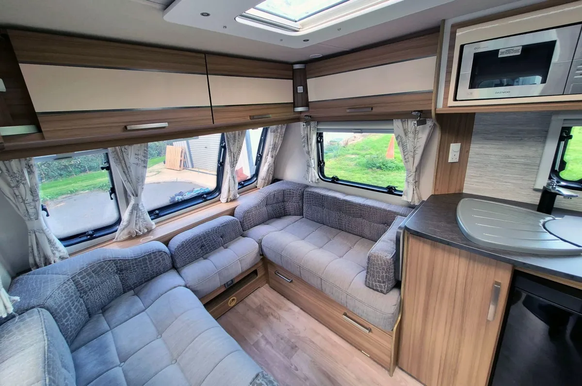 2017  -   LUNAR LEXON 580  -   5/6 BERTH - Image 2