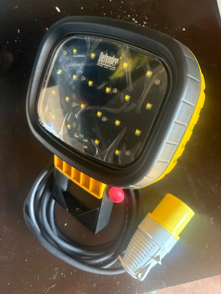 Defender 6000 LED Light 110v - Image 1