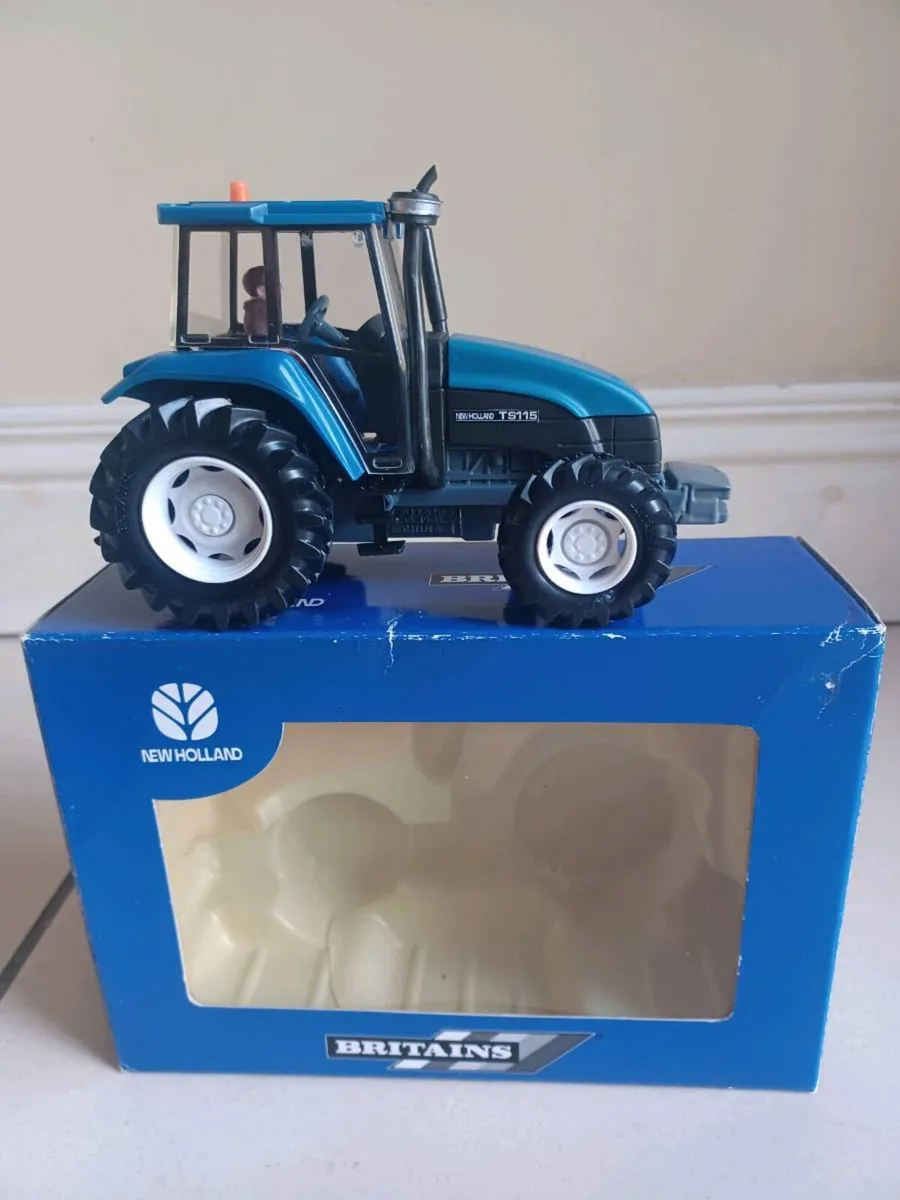 Model tractors
Britains Siku Ford New Holland - Image 3
