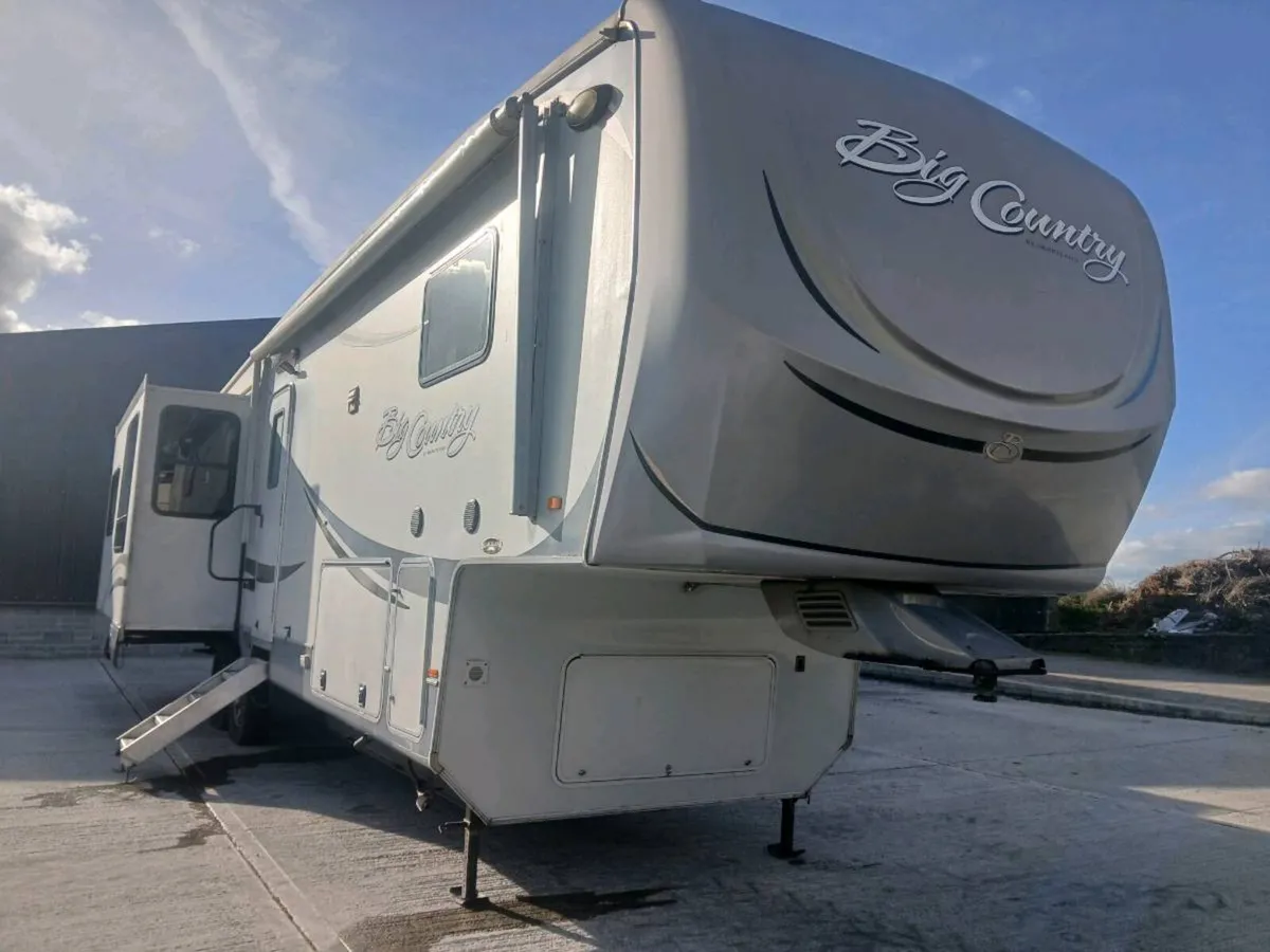 American rv fifth wheel caravan - Image 1