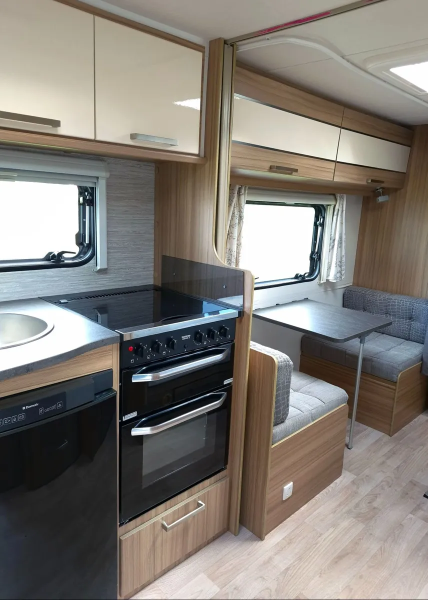 2017  -   LUNAR LEXON 580  -   5/6 BERTH - Image 4