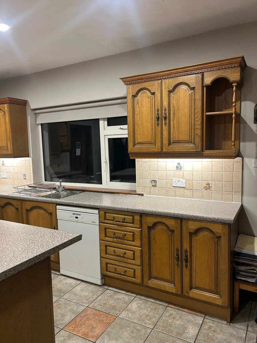 Kitchen (Elm&Chesnut Doors) Excellent condition - Image 2