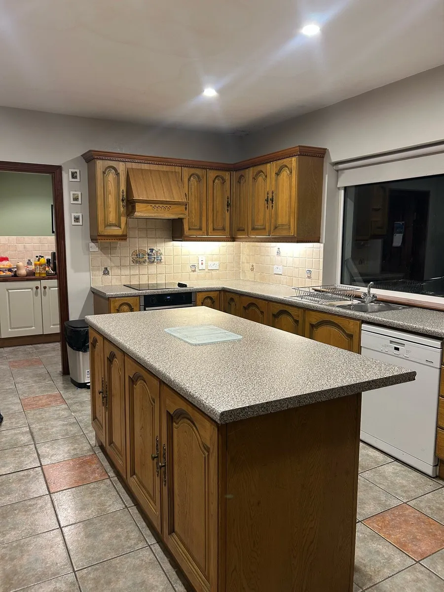 Kitchen (Elm&Chesnut Doors) Excellent condition - Image 3