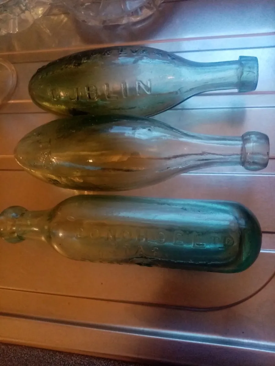 3 vintage Bottles - Image 1