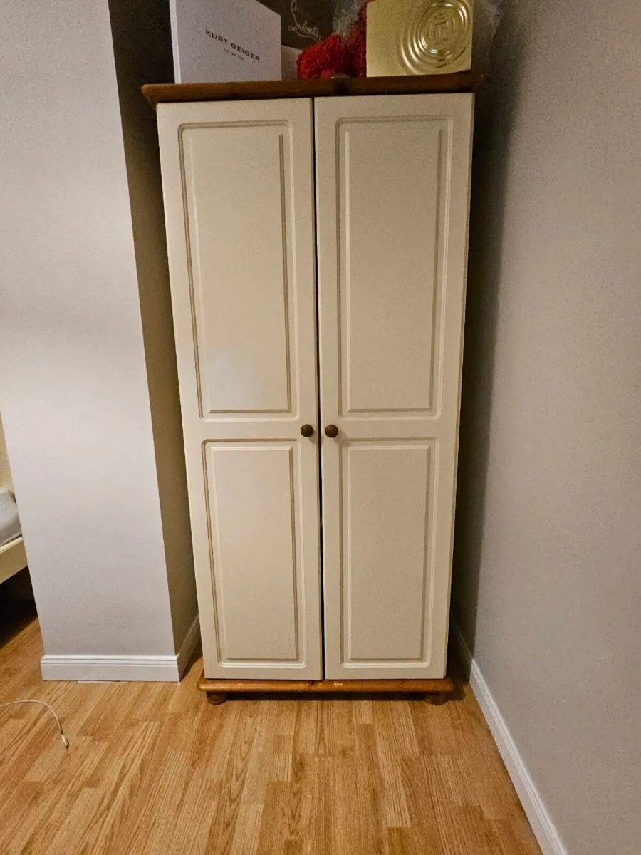 Kingsize solid pine beds for sale - Image 3