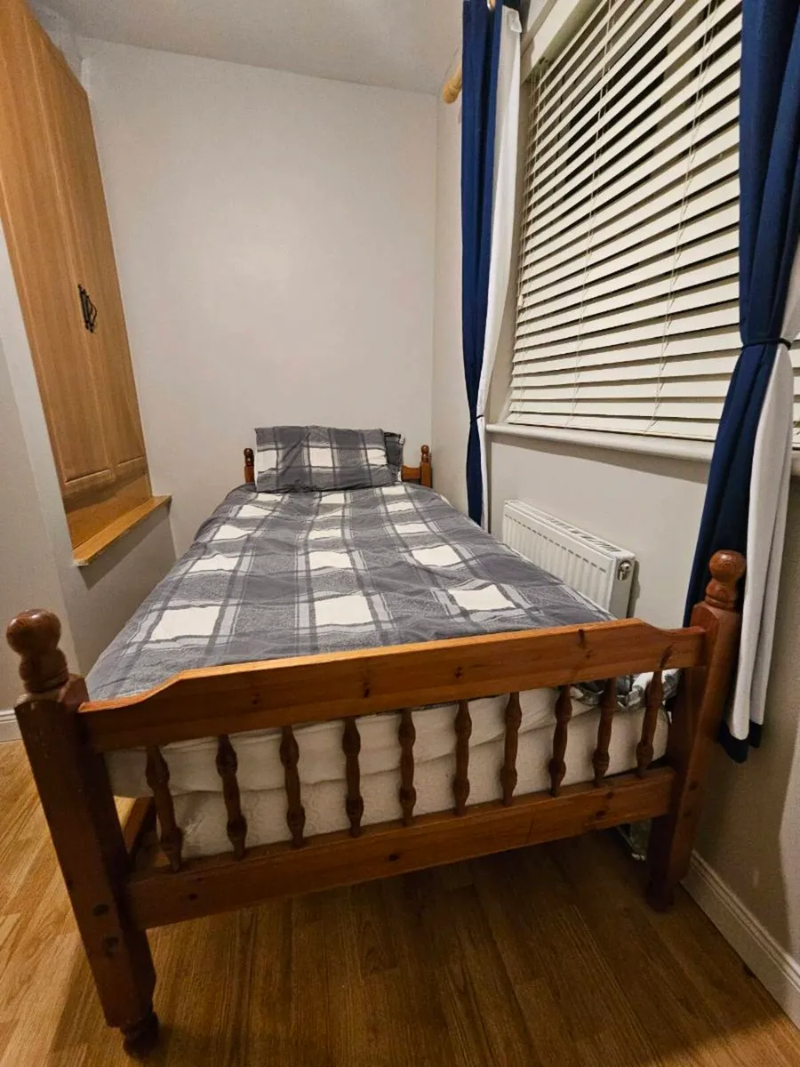 Kingsize solid pine beds for sale - Image 4