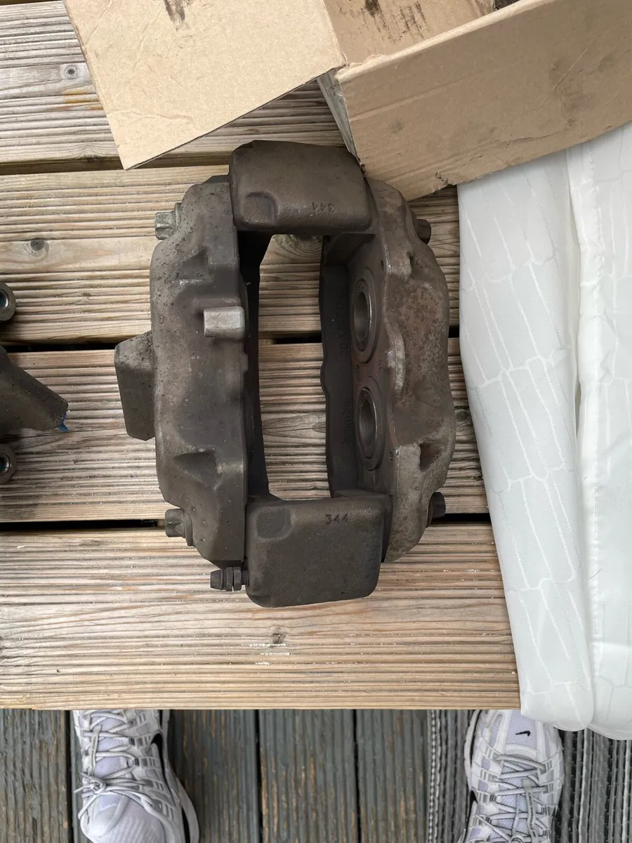 Mercedes Brake calipers A2124217898 A2124217998 - Image 3