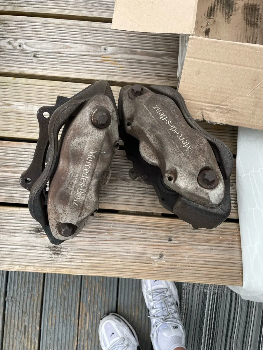 Mercedes Brake calipers A2124217898 A2124217998 - Image 1