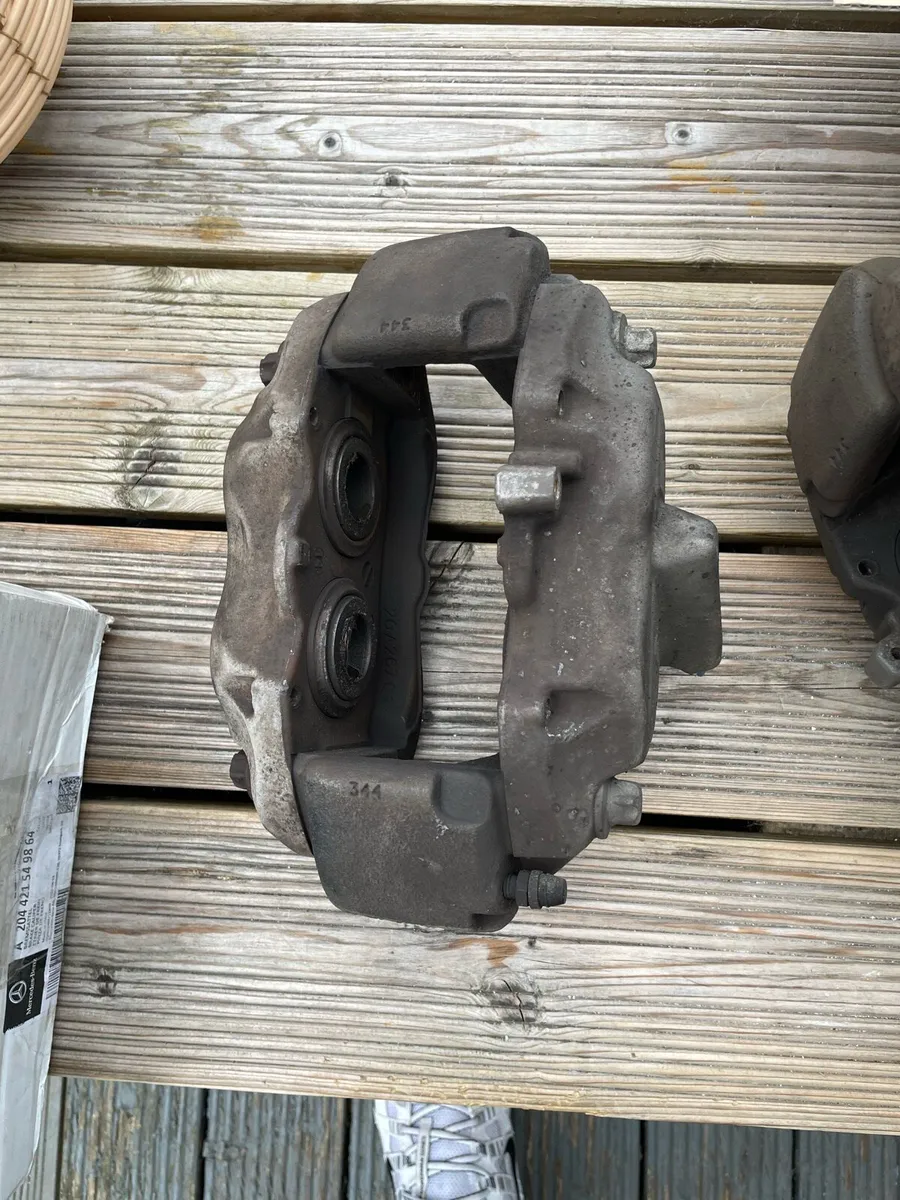 Mercedes Brake calipers A2124217898 A2124217998 - Image 2