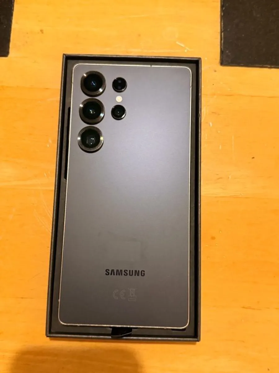 Samsung Galaxy S25 Ultra 512GB and Galaxy Watch SM R930 - Image 2