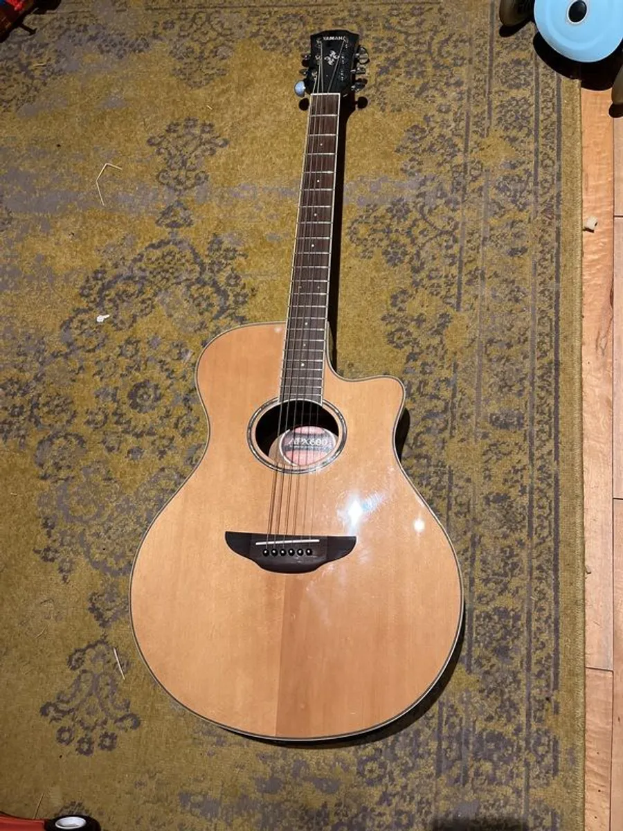 Yamaha APX 600 - Image 1