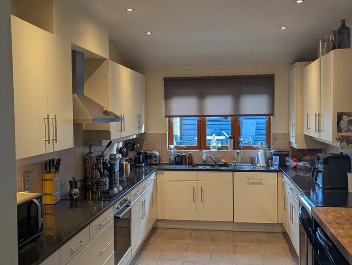 Kitchen with black granite worktop - Image 4