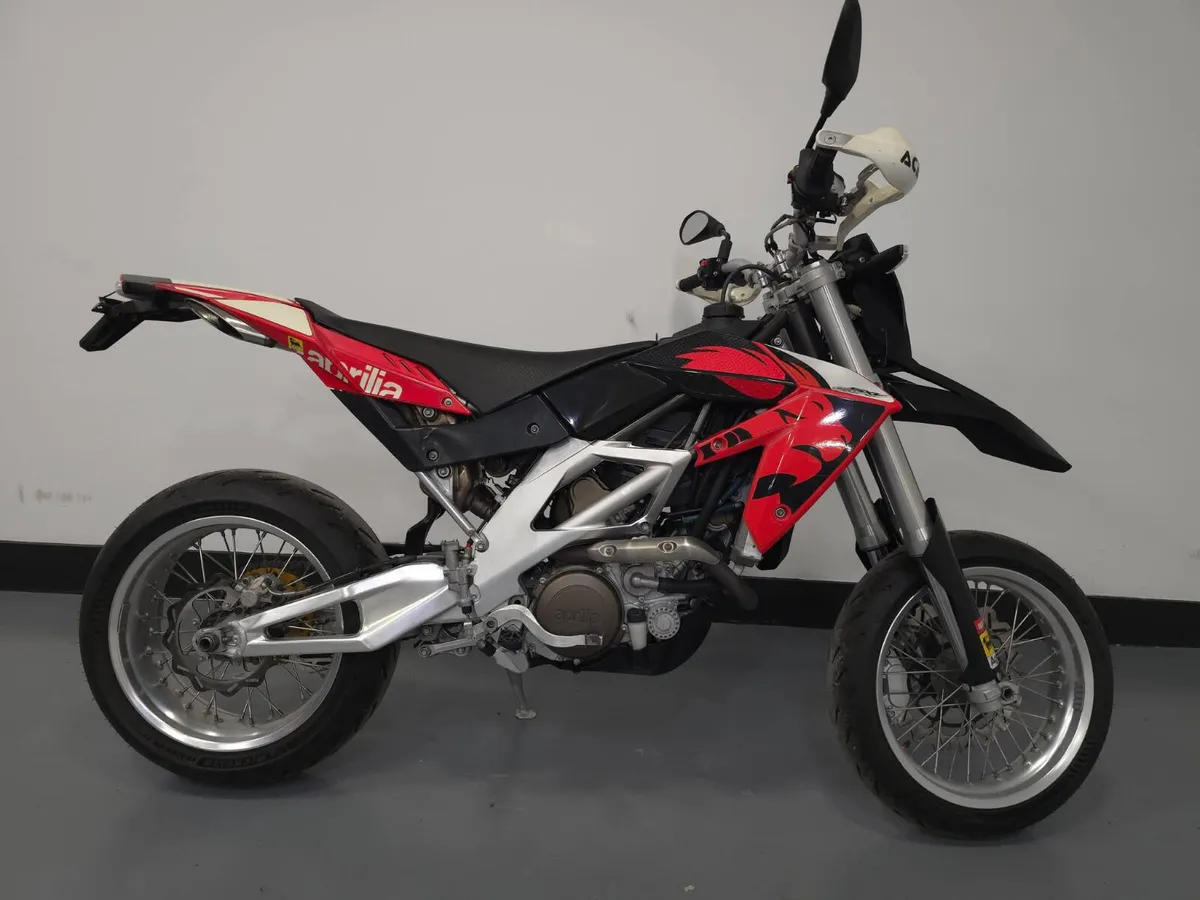 APRILIA SXV550 SUPERMOTO - Image 1