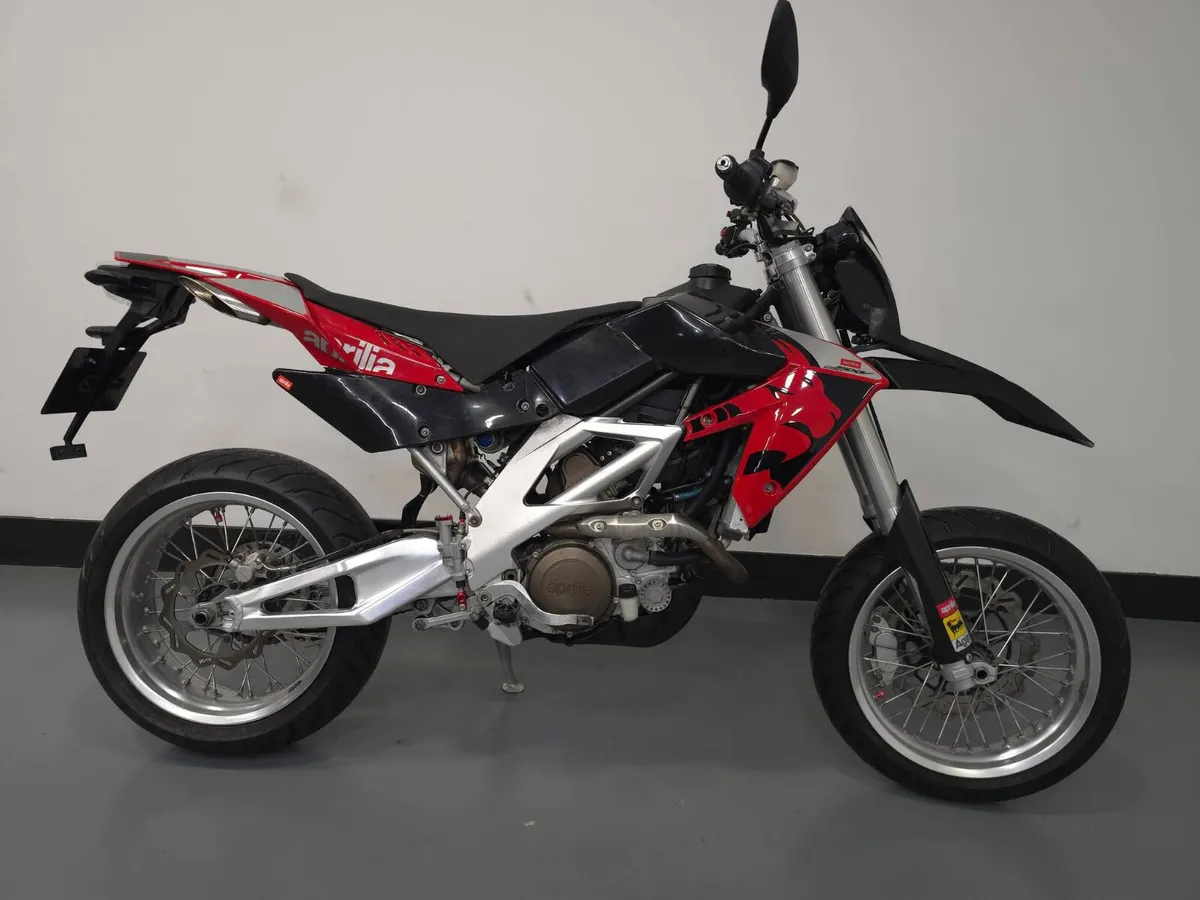 APRILIA SXV550 SUPERMOTO - Image 1