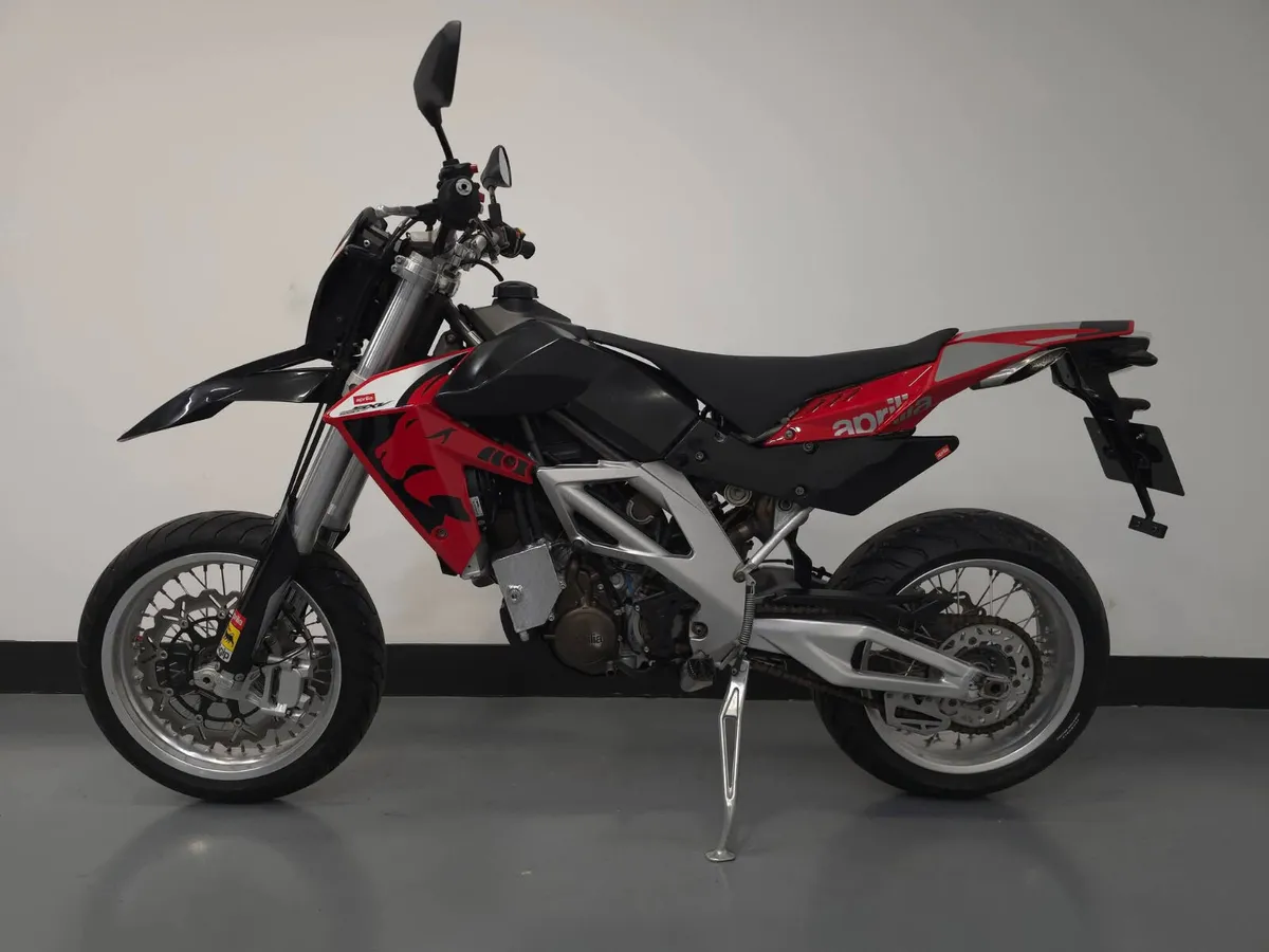 APRILIA SXV550 SUPERMOTO - Image 4
