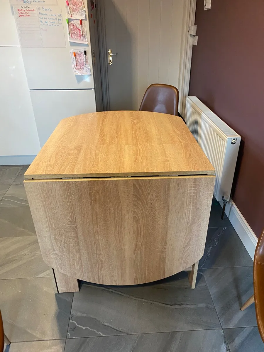 Table/chairs - Image 3