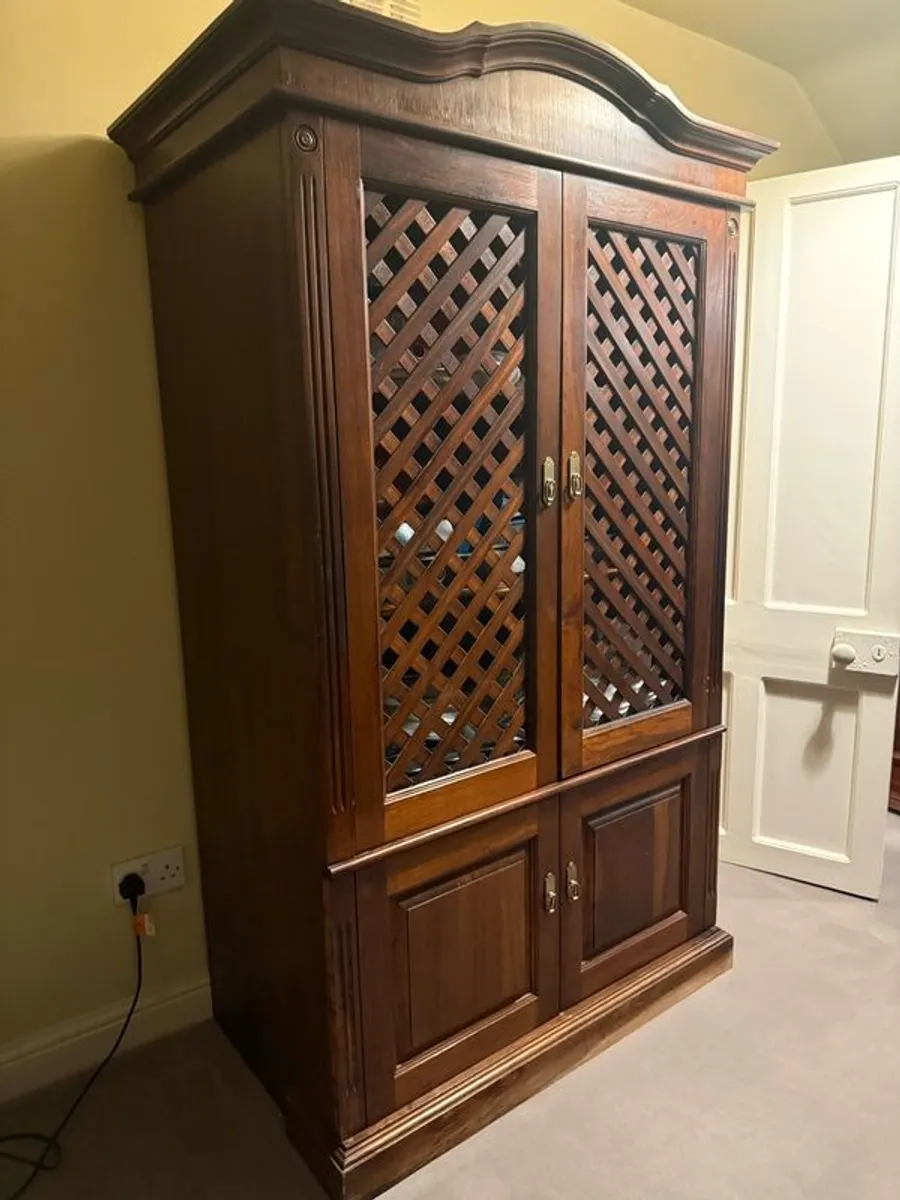 Mahogany stained cabinet - Image 1