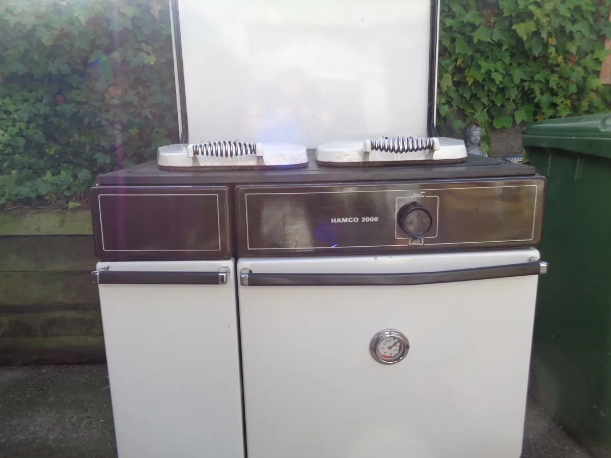 Oil tank and oil fired cooker - Image 1