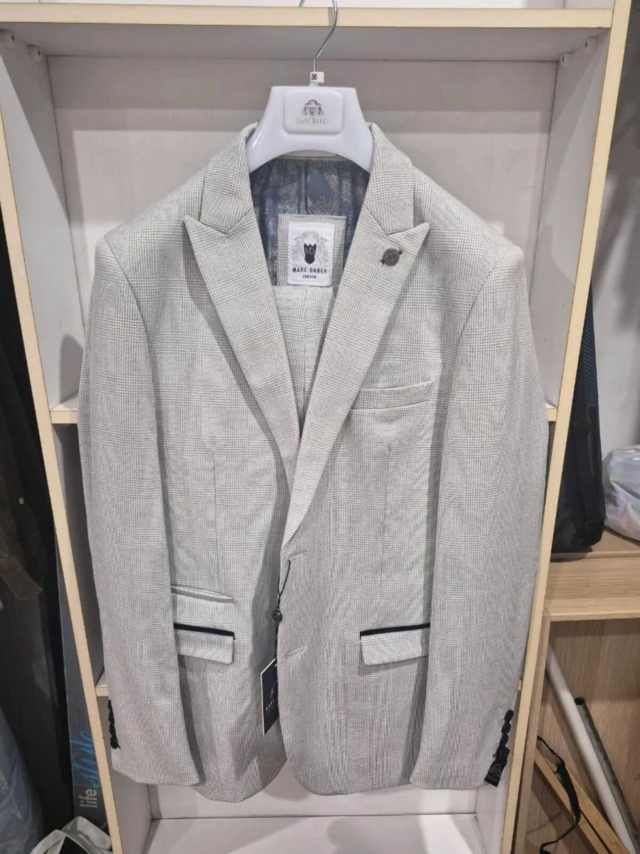 Marc Darcy Suit never worn - Image 1