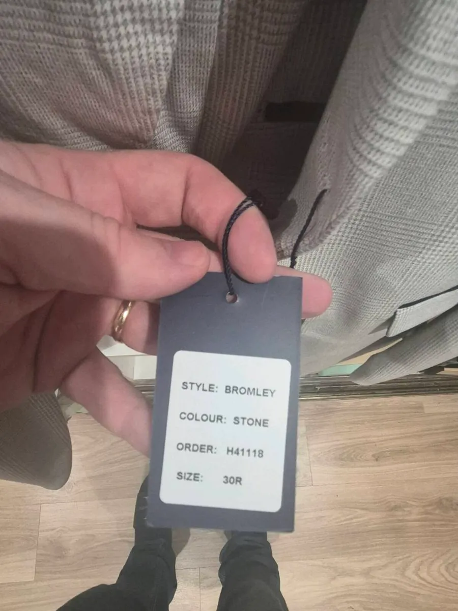Marc Darcy Suit never worn - Image 3
