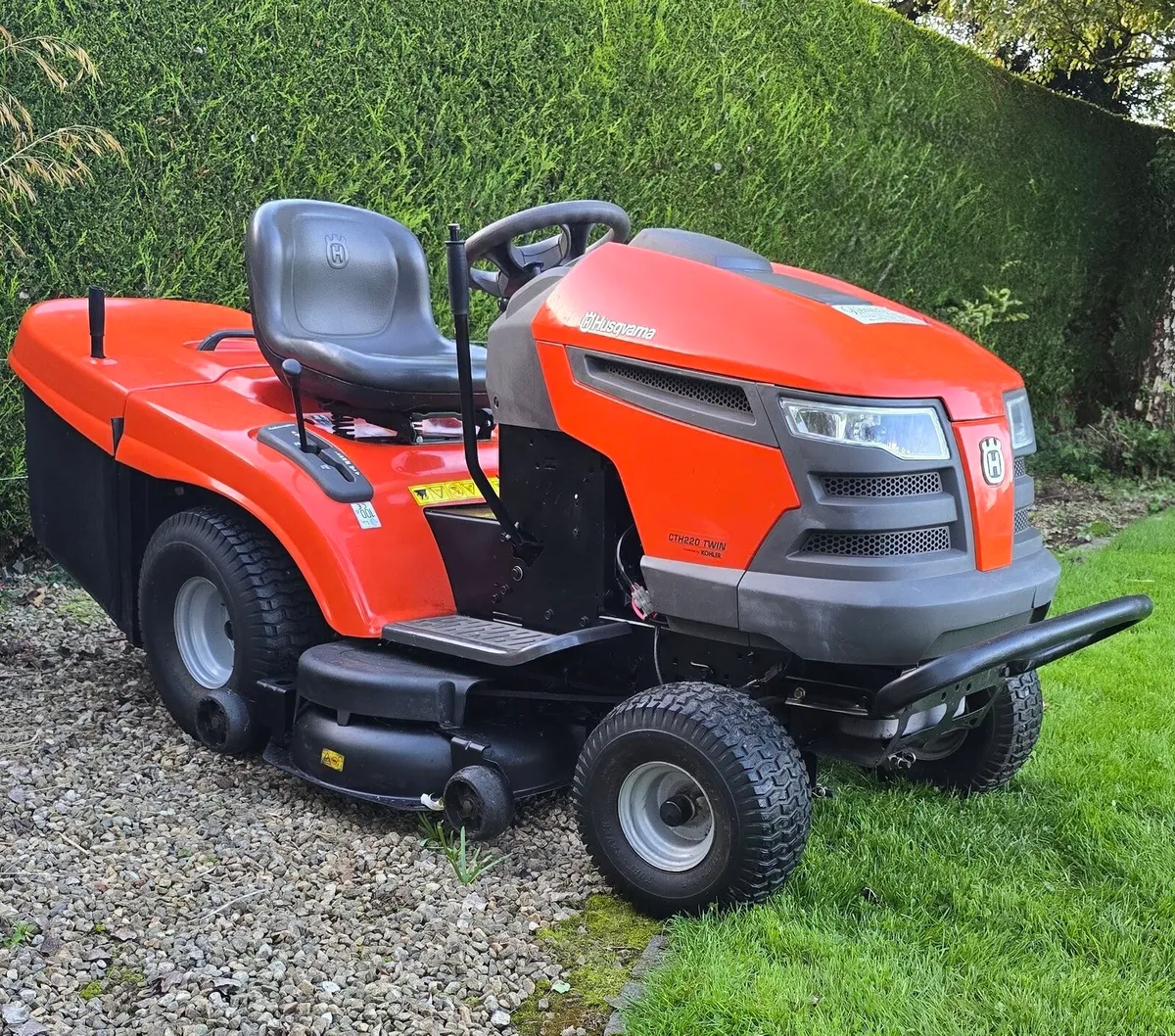 22HP HUSQVARNA 42" - Image 1
