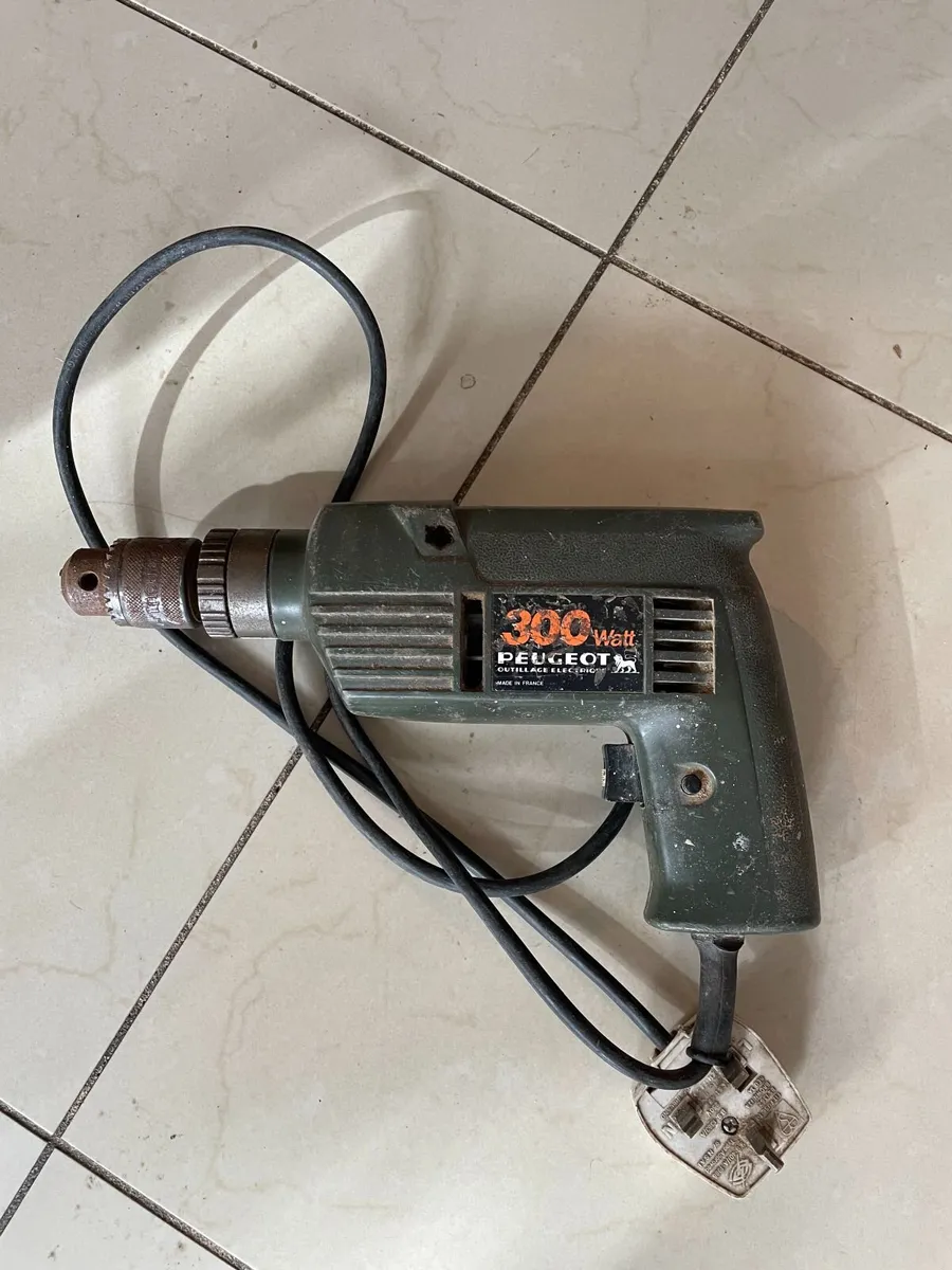 Peugeot 330-watt electric drill