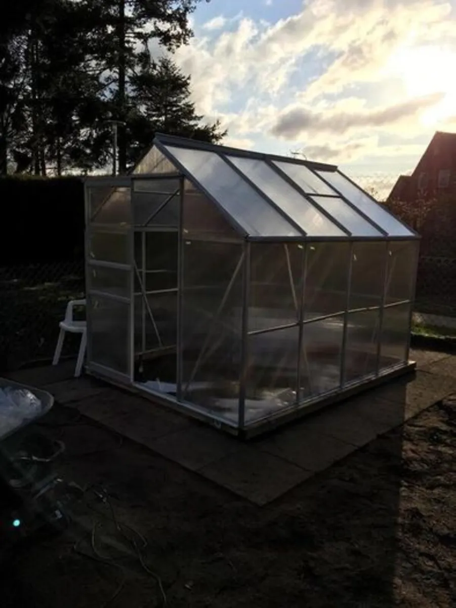 Aluminium  Greenhouse  8.2ft × 6.2ft Walk-In - Image 2