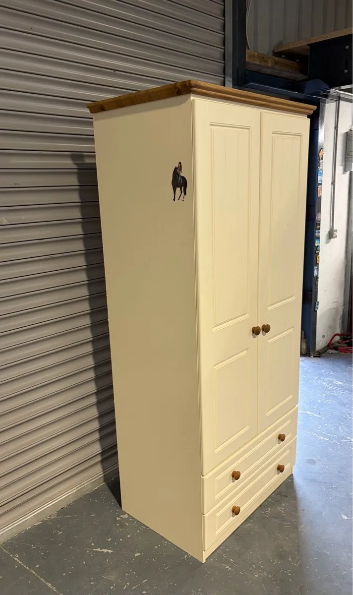 Wardrobe - Image 3