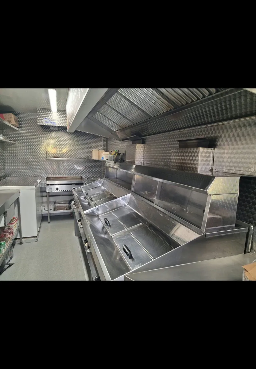 Selling a 20ft butlers catering trailer - Image 4
