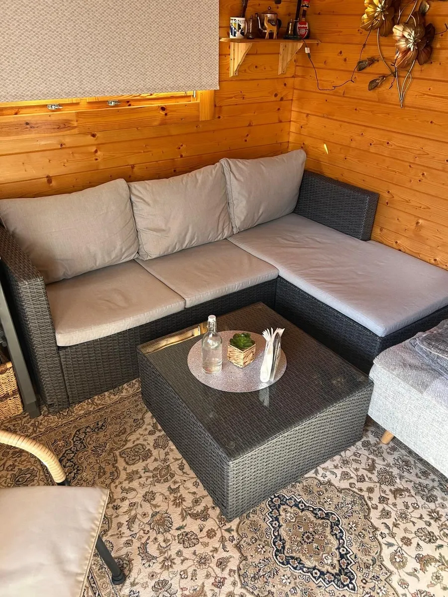 Glasshouse/shed sofa - Image 4