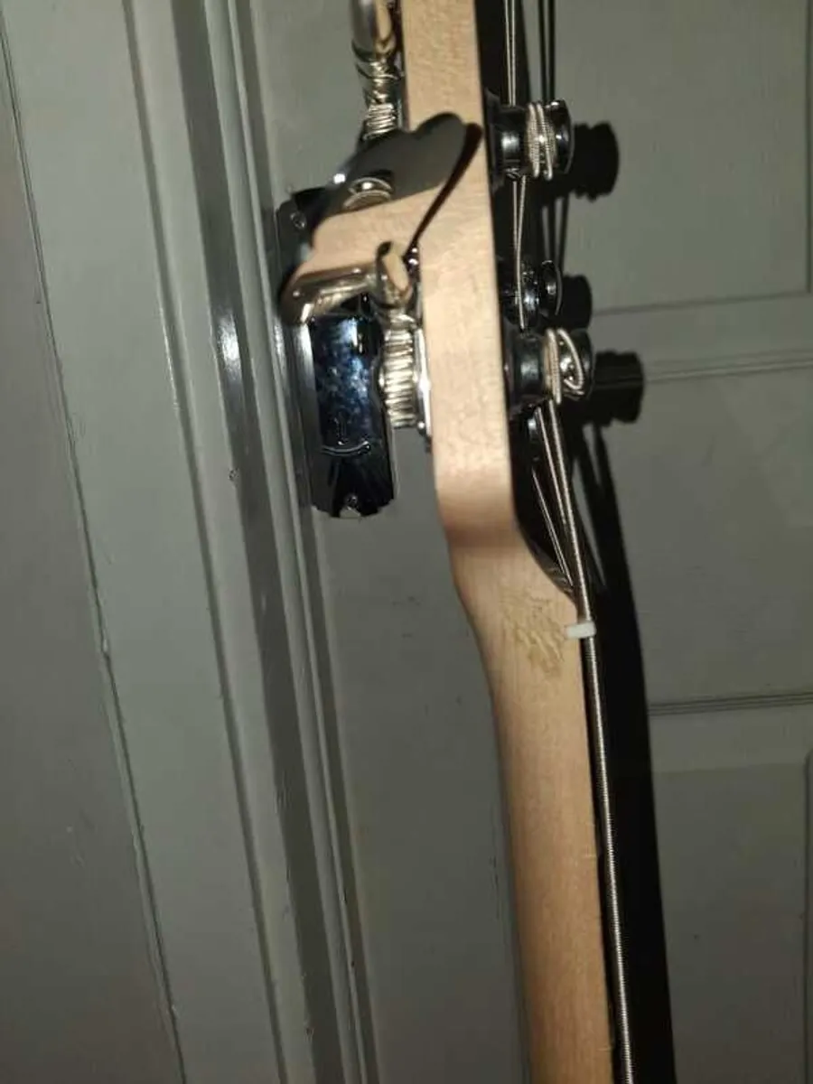 Squier 5 String Jazz Bass - Image 3