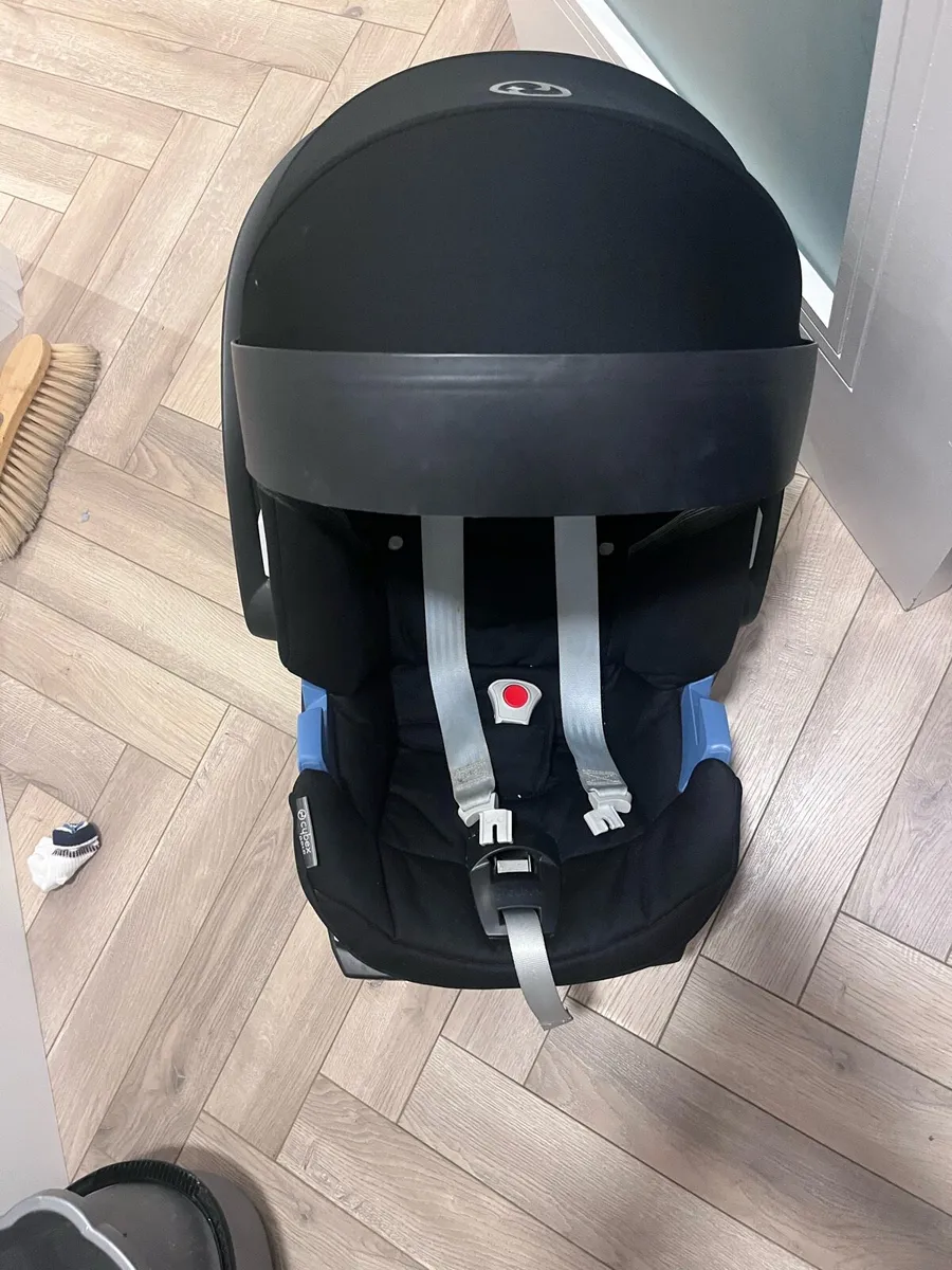 Cybex Aton 5 with Isofix base - Image 3