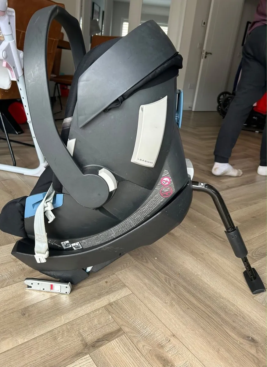 Cybex Aton 5 with Isofix base - Image 4