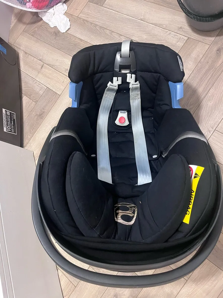 Cybex Aton 5 with Isofix base - Image 2