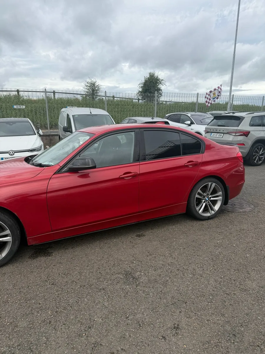 318d BMW 2012 - Image 2
