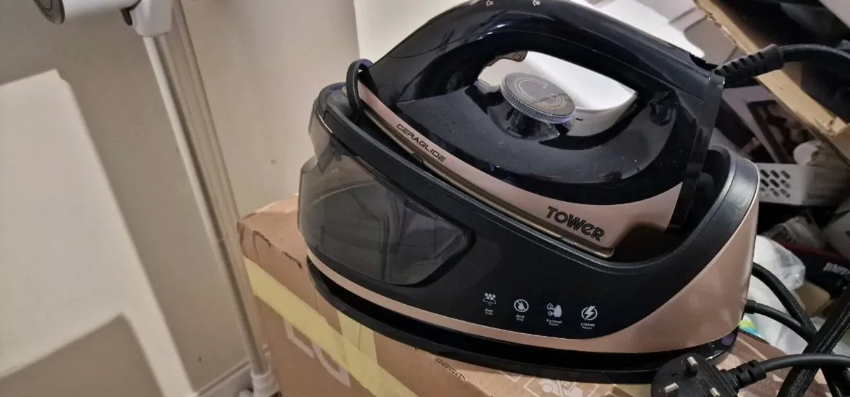 Tower Ceraglide 2700W Steam Generator Iron - Image 1