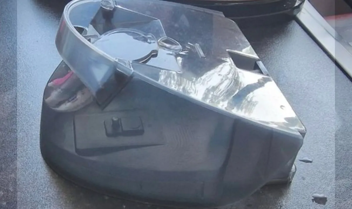 Tower Ceraglide 2700W Steam Generator Iron - Image 3